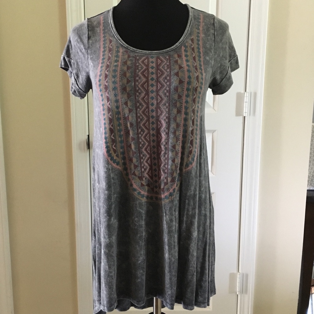 Vintage-Looking Hi/Lo Tee